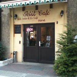 Petit Cafe