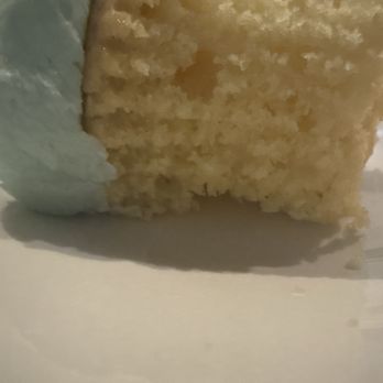 SusieCakes - Very dry cupcake :( - Bakeries Near Me - Long Beach, California SusieCakes - Very dry cupcake :( - Bakeries Near Me - Long Beach, California