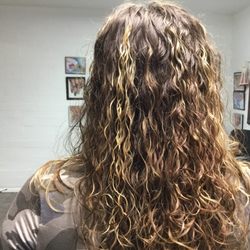 Suz Salon - Beach wave perm