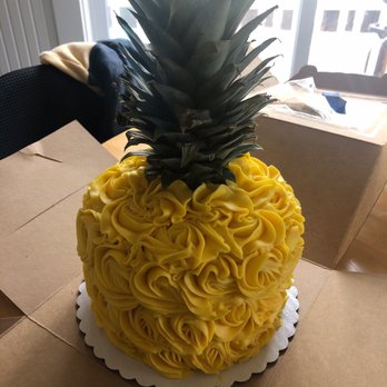 Ida's Cupcake Cafe - Pineapple-decorated chocolate cake with cream cheese frosting - Cupcakes Near Me - Bend, Oregon