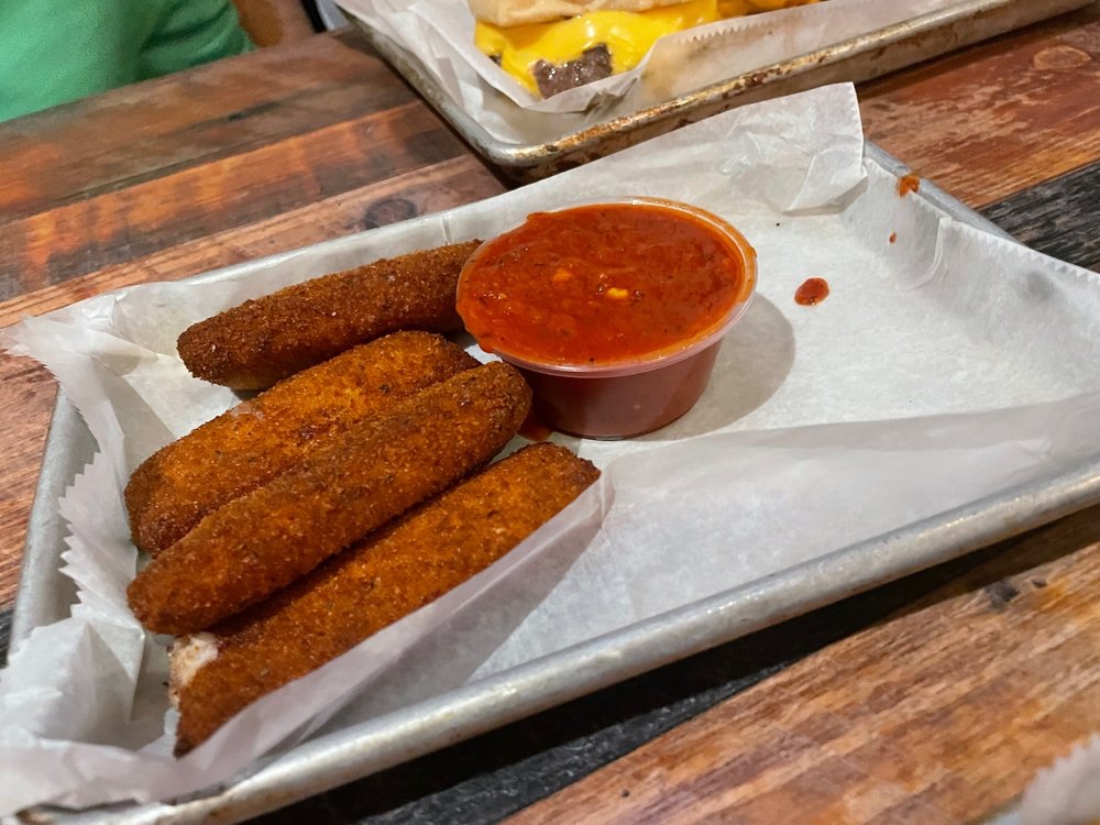 THOMAS P’S SPORTS BAR & PATIO Updated August 2024 206 Photos & 163