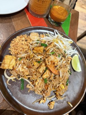 Pii Nong Thai Yonge - Eatery & Experience by null