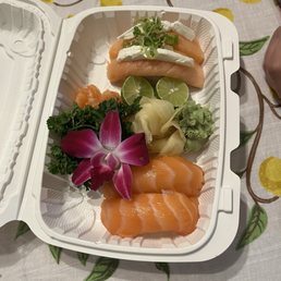 Take-out Sake Salmon Sushi & Seared Salmon Sushi
