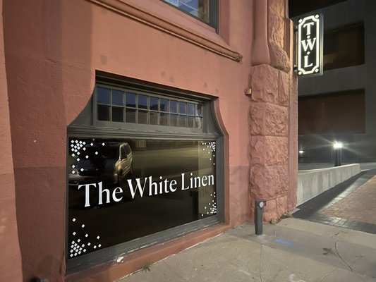 The White Linen by null