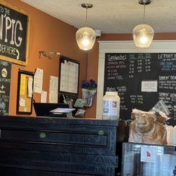 Smokin Pig - Front counter & menu on the board.