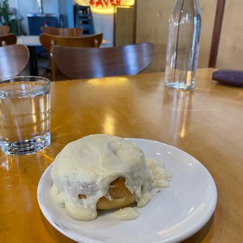 Dose Café & Dram Bar - Cinnamon roll - Coffee & Tea Near Me - Nashville, Tennessee