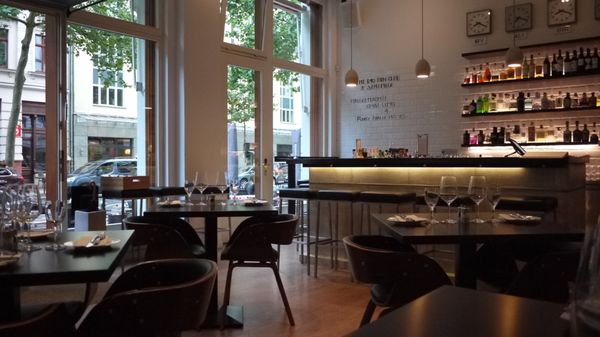 B10 Restaurant, Wine & Gin Bar by null