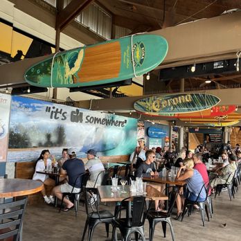 Restaurant 604 - Seating area - Breakfast & Brunch Near Me - Honolulu, Hawaii