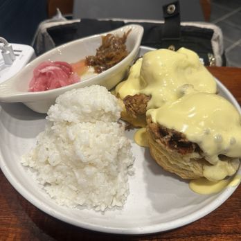Kona Biscuit - Honeybird Benedict - Breakfast & Brunch Near Me - Waikoloa, Hawaii