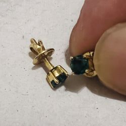 Jerry's Pawn - Emerald studs earrings