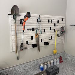 Hello Garage - Slatwall with a wide range of hooks and accesories.