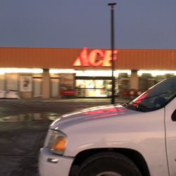 Cotton's Ace Hardware - The helpful folks are very good and they ask you what you need