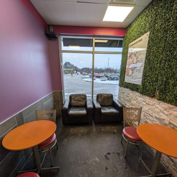 Booster Juice - Tables and chairs - Juice Bars & Smoothies Near Me - Etobicoke, Ontario