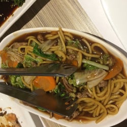 Taiko Sushi - Yakisoba de carne do rodízio. Bem grandinho, pode dividir :)