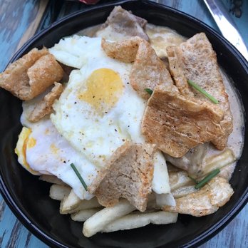 Café Hollander Hilldale - Brunch poutine - American Near Me - Madison, Wisconsin