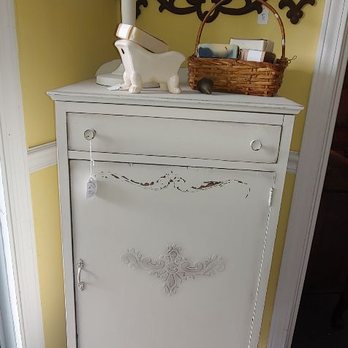 U-Neeks - Antiques Near Me - Saint Marys, Georgia
