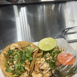 Pupusas Cojute - Chicken tacos