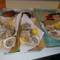 Kinderhook Raw Bar - Dozen oysters (three varieties)
