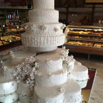 Paris Bakery - Center piece of bakery, pretty sure it's real - Desserts Near Me - Los Angeles, California Paris Bakery - Center piece of bakery, pretty sure it's real - Desserts Near Me - Los Angeles, California