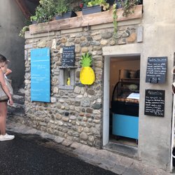 La Pause Gourmande - Best lunch in Yvoire, very good Piadma and Bimimbop. Take this to go and enjoy the view, much better option than the sit down restaurants.