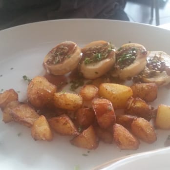 SER - Rulo de pollo con setas (Chicken roulade, wild mushrooms & rosemary juice) - Spanish Near Me - Arlington, Virginia