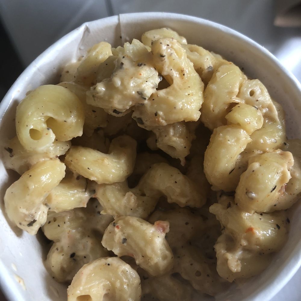 Dried out, very peppery Mac and cheese.