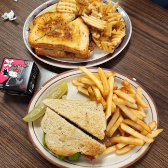 Bun-N Burger - Great food. Plenty of fries - Burgers Near Me - Alhambra, California