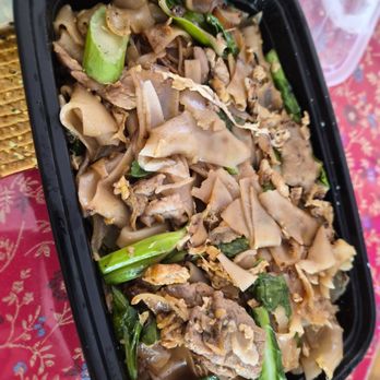 Sanamluang Cafe - Pad see ew Beef - Thai Near Me - Los Angeles, California Sanamluang Cafe - Pad see ew Beef - Thai Near Me - Los Angeles, California