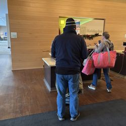 Holiday Inn Express & Suites Bismarck - Check in desk