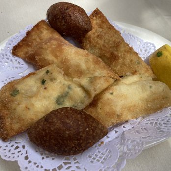 Carousel Restaurant - Fried ground beef dumplings and cheese bread, WoW, the goodies keep coming - Middle Eastern Near Me - Glendale, California