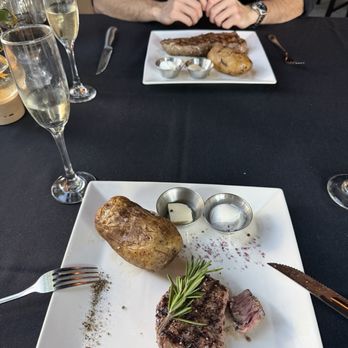 Matthew's Steakhouse - 6 ounce filet mignon - Steakhouses Near Me - Winter Garden, Florida