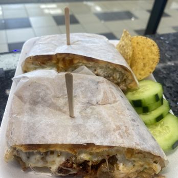 Sabor casero internacional - a sandwich and chips - Food Trucks Near Me - Santa Clara, California