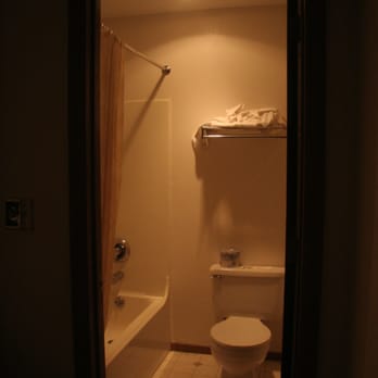 Yorkshire Inn & Suites - bathroom - Hotels Near Me - York, Nebraska Yorkshire Inn & Suites - bathroom - Hotels Near Me - York, Nebraska