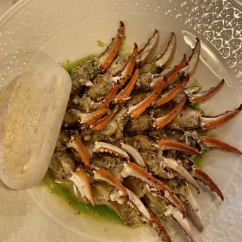 Gallion's Restaurant - Blue crab claws - Cocktail Bars Near Me - Rosemary Beach, Florida Gallion's Restaurant - Blue crab claws - Cocktail Bars Near Me - Rosemary Beach, Florida