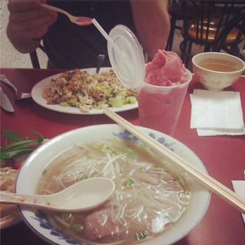 Pho Tien Thanh - Rare Beef & Tendon Pho, Strawberry Milkshake, and Chicken Rice for my boyfriend - Vietnamese Near Me - Toronto, Ontario Pho Tien Thanh - Rare Beef & Tendon Pho, Strawberry Milkshake, and Chicken Rice for my boyfriend - Vietnamese Near Me - Toronto, Ontario