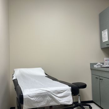 Woodlands Diagnostic Clinic - Exam room - Internal Medicine Near Me - Shenandoah, Texas Woodlands Diagnostic Clinic - Exam room - Internal Medicine Near Me - Shenandoah, Texas