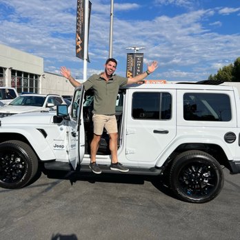 Van Nuys CDJR - Car Dealers Near Me - Van Nuys, California Van Nuys CDJR - Car Dealers Near Me - Van Nuys, California