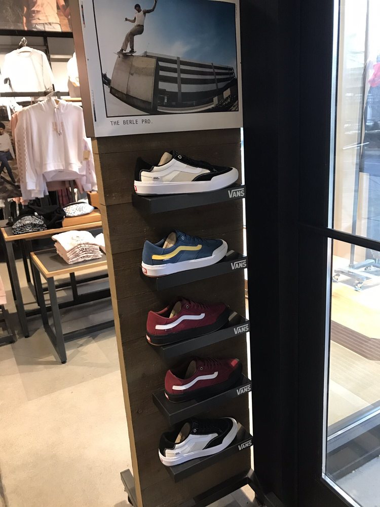 vans store farmington station