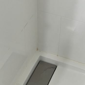 Baywatch Resort - Dirty shower - Resorts Near Me - Traverse City, Michigan