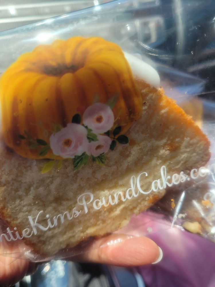Auntie Kim’s Pound Cakes Logo