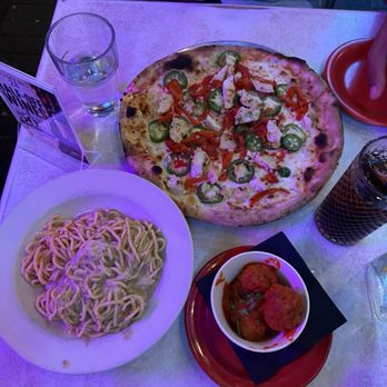 Numero 28 - Cacio e pepe, Austin pizza, meatballs - Italian Near Me - Austin, Texas Numero 28 - Cacio e pepe, Austin pizza, meatballs - Italian Near Me - Austin, Texas