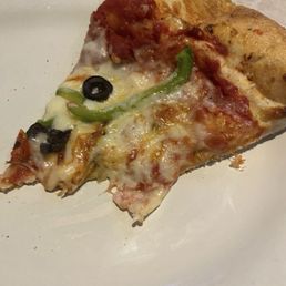 Pizza with pepperoni, green peppers and black olives