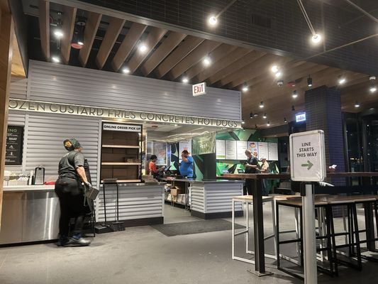 Shake Shack Willis Tower by null