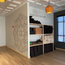 Honor Yoga - Props