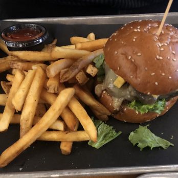 Chomp Kitchen and Drinks - American Near Me - Providence, Rhode Island