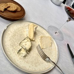 Bibendum - Cheese selection with oat cakes