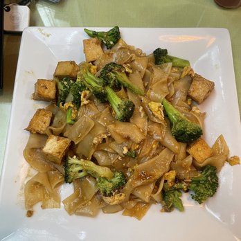 Thai Kitchen - Pad Se-Ew with Tofu - Thai Near Me - Nashville, Tennessee Thai Kitchen - Pad Se-Ew with Tofu - Thai Near Me - Nashville, Tennessee