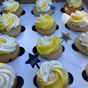 Candra's Delightful Desserts - Lemon mini cupcakes - Desserts Near Me Candra's Delightful Desserts - Lemon mini cupcakes - Desserts Near Me
