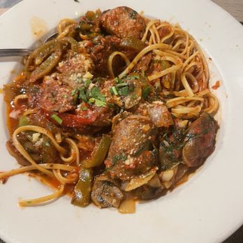 Gaetano's Tavern On Main - Sausage and peppers with linguine - American Near Me - Wallingford, Connecticut Gaetano's Tavern On Main - Sausage and peppers with linguine - American Near Me - Wallingford, Connecticut