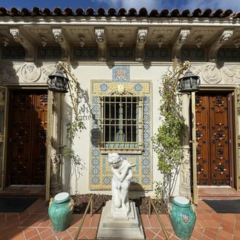 Hearst Castle - Casa del Monte entrance - Tours Near Me - San Simeon, California Hearst Castle - Casa del Monte entrance - Tours Near Me - San Simeon, California